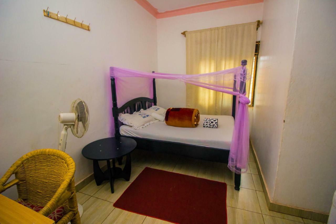 Nice Guest House Джинджа Экстерьер фото